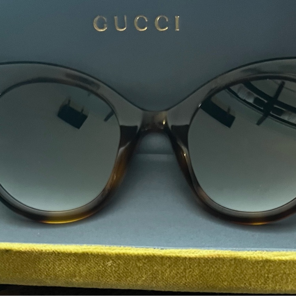 Wow! Winter Special!!! Authentic Gucci Round Cat-… - image 7